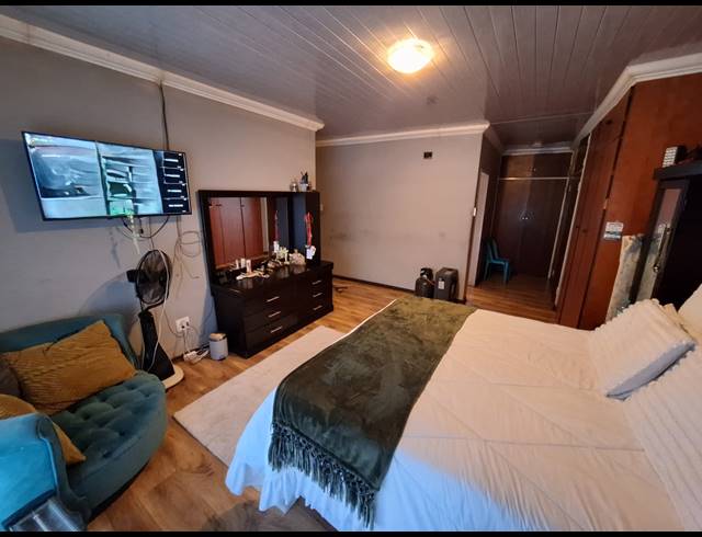 4 BEDROOM FREESTANDING FOR SALE IN VANDERBIJLPARK SE 2